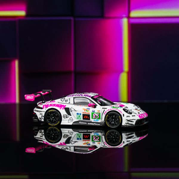 Model kolekcjonerski Star Race Porsche 911 GT3 R Iron Dames 1:64 – miniatura inspirowana żeńskim zespołem wyścigowym Porsche